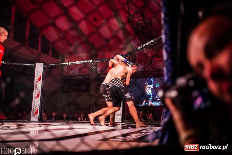 Zdjęcie w galerii na portalu naszraciborz.pl: Trzecia gala MMA w Raciborzu. Pełna Arena Rafako. Świetne walki [WIDEO i FOTO] wiadomości z regionu