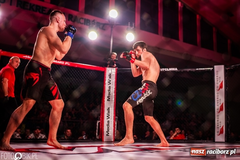 Zdjęcie w galerii na portalu naszraciborz.pl: Trzecia gala MMA w Raciborzu. Pełna Arena Rafako. Świetne walki [WIDEO i FOTO] wiadomości z regionu