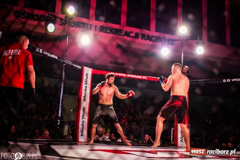 Zdjęcie w galerii na portalu naszraciborz.pl: Trzecia gala MMA w Raciborzu. Pełna Arena Rafako. Świetne walki [WIDEO i FOTO] wiadomości z regionu