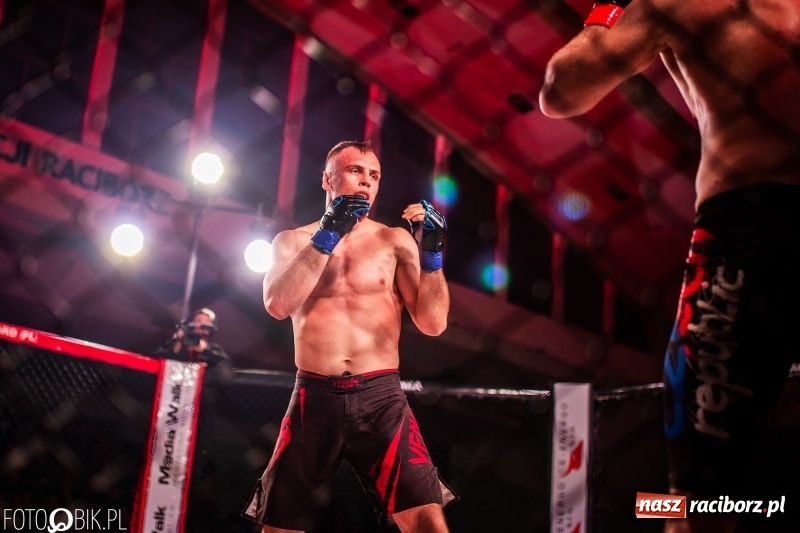 Zdjęcie w galerii na portalu naszraciborz.pl: Trzecia gala MMA w Raciborzu. Pełna Arena Rafako. Świetne walki [WIDEO i FOTO] wiadomości z regionu