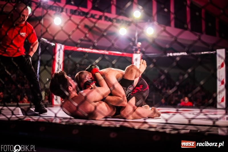 Zdjęcie w galerii na portalu naszraciborz.pl: Trzecia gala MMA w Raciborzu. Pełna Arena Rafako. Świetne walki [WIDEO i FOTO] wiadomości z regionu