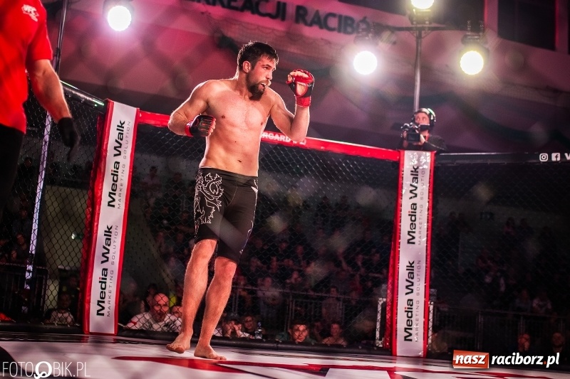 Zdjęcie w galerii na portalu naszraciborz.pl: Trzecia gala MMA w Raciborzu. Pełna Arena Rafako. Świetne walki [WIDEO i FOTO] wiadomości z regionu