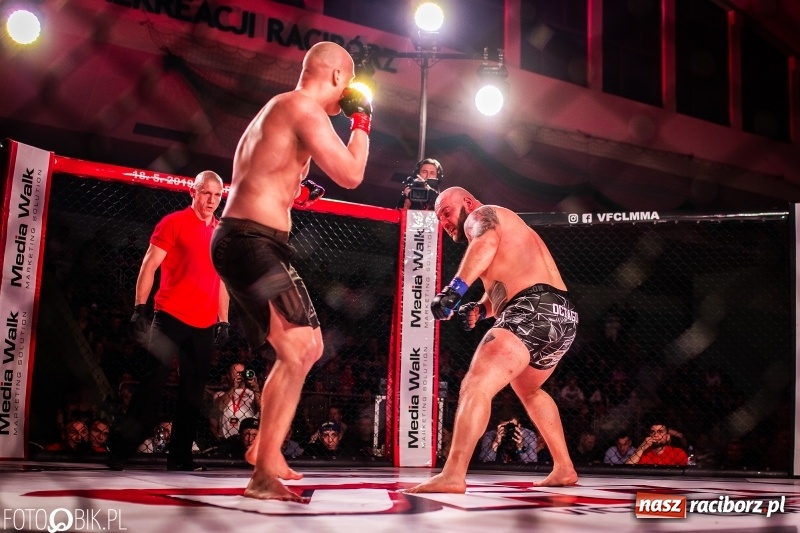 Zdjęcie w galerii na portalu naszraciborz.pl: Trzecia gala MMA w Raciborzu. Pełna Arena Rafako. Świetne walki [WIDEO i FOTO] wiadomości z regionu