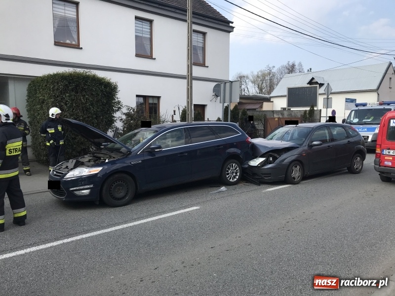 Zdjęcie w galerii na portalu naszraciborz.pl: Zderzenie dwóch pojazdów w Markowicach [FOTO]  wiadomości z regionu