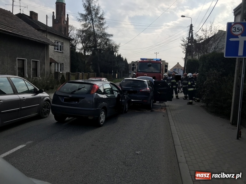 Zdjęcie w galerii na portalu naszraciborz.pl: Zderzenie dwóch pojazdów w Markowicach [FOTO]  wiadomości z regionu