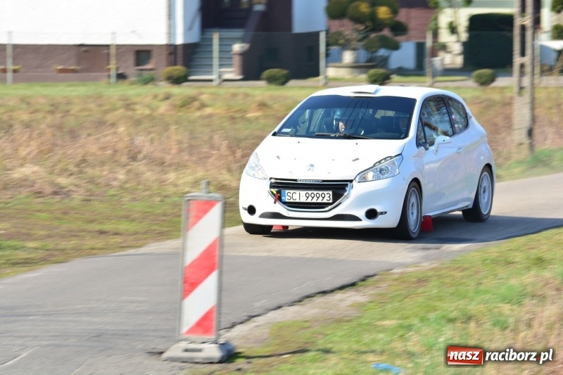 Zdjęcie w galerii na portalu naszraciborz.pl: Sporo emocji i dachowanie na trasie Rajdu o Puchar Burmistrza Kuźni Racborskiej  wiadomości z regionu