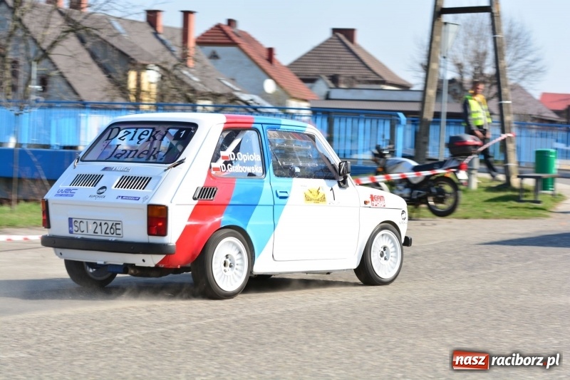 Zdjęcie w galerii na portalu naszraciborz.pl: Sporo emocji i dachowanie na trasie Rajdu o Puchar Burmistrza Kuźni Racborskiej  wiadomości z regionu