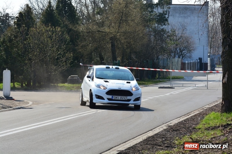 Zdjęcie w galerii na portalu naszraciborz.pl: Sporo emocji i dachowanie na trasie Rajdu o Puchar Burmistrza Kuźni Racborskiej  wiadomości z regionu