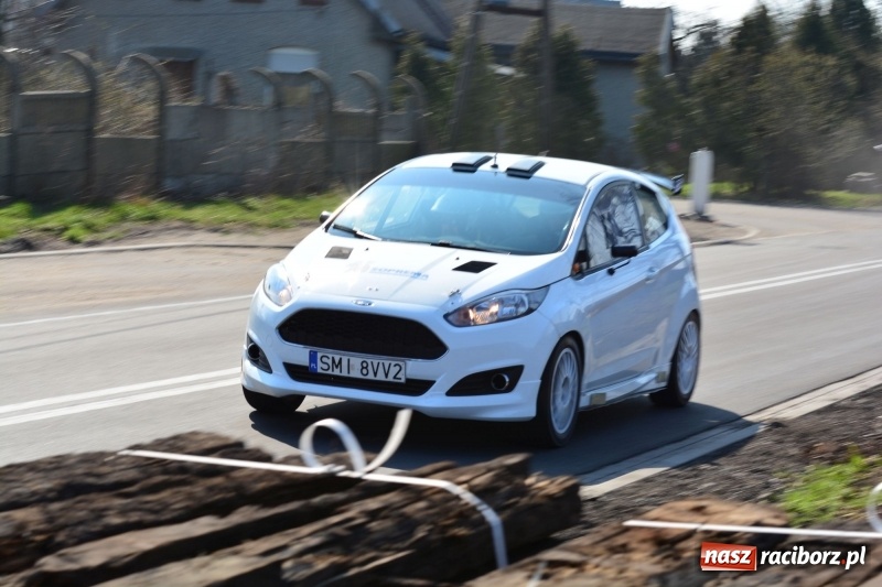 Zdjęcie w galerii na portalu naszraciborz.pl: Sporo emocji i dachowanie na trasie Rajdu o Puchar Burmistrza Kuźni Racborskiej  wiadomości z regionu