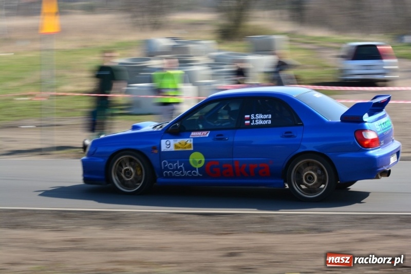 Zdjęcie w galerii na portalu naszraciborz.pl: Sporo emocji i dachowanie na trasie Rajdu o Puchar Burmistrza Kuźni Racborskiej  wiadomości z regionu