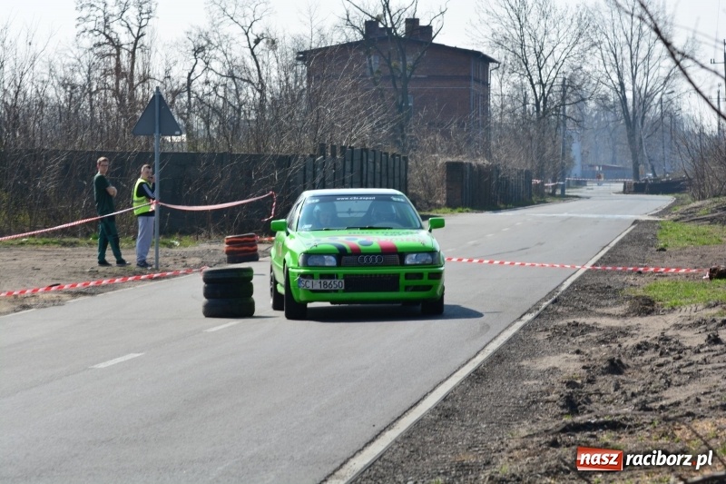 Zdjęcie w galerii na portalu naszraciborz.pl: Sporo emocji i dachowanie na trasie Rajdu o Puchar Burmistrza Kuźni Racborskiej  wiadomości z regionu