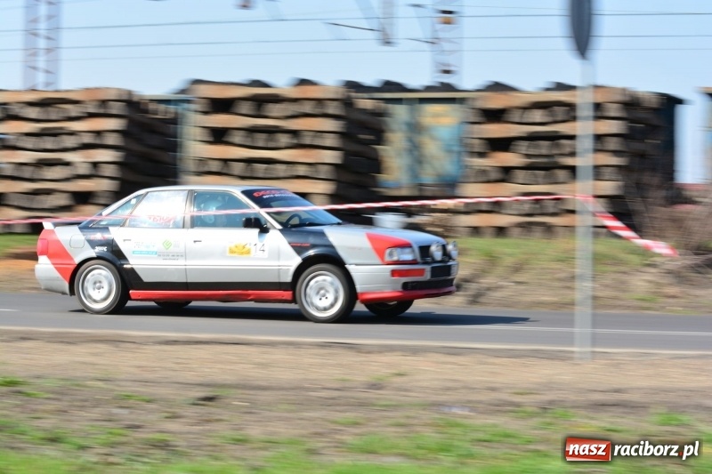 Zdjęcie w galerii na portalu naszraciborz.pl: Sporo emocji i dachowanie na trasie Rajdu o Puchar Burmistrza Kuźni Racborskiej  wiadomości z regionu