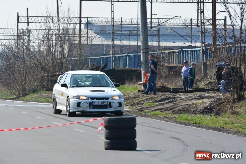 Zdjęcie w galerii na portalu naszraciborz.pl: Sporo emocji i dachowanie na trasie Rajdu o Puchar Burmistrza Kuźni Racborskiej  wiadomości z regionu