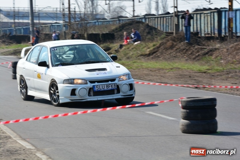 Zdjęcie w galerii na portalu naszraciborz.pl: Sporo emocji i dachowanie na trasie Rajdu o Puchar Burmistrza Kuźni Racborskiej  wiadomości z regionu