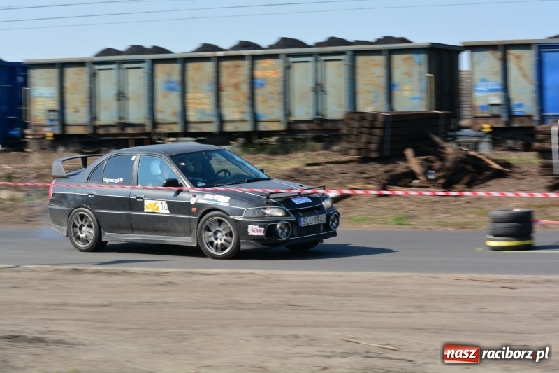 Zdjęcie w galerii na portalu naszraciborz.pl: Sporo emocji i dachowanie na trasie Rajdu o Puchar Burmistrza Kuźni Racborskiej  wiadomości z regionu