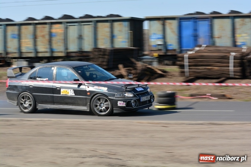 Zdjęcie w galerii na portalu naszraciborz.pl: Sporo emocji i dachowanie na trasie Rajdu o Puchar Burmistrza Kuźni Racborskiej  wiadomości z regionu