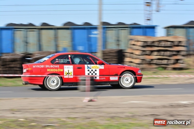 Zdjęcie w galerii na portalu naszraciborz.pl: Sporo emocji i dachowanie na trasie Rajdu o Puchar Burmistrza Kuźni Racborskiej  wiadomości z regionu