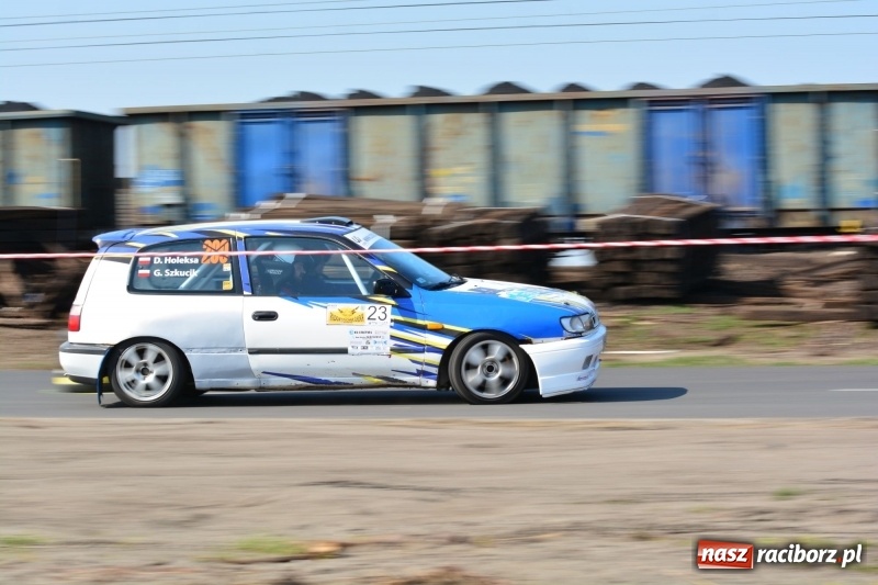 Zdjęcie w galerii na portalu naszraciborz.pl: Sporo emocji i dachowanie na trasie Rajdu o Puchar Burmistrza Kuźni Racborskiej  wiadomości z regionu