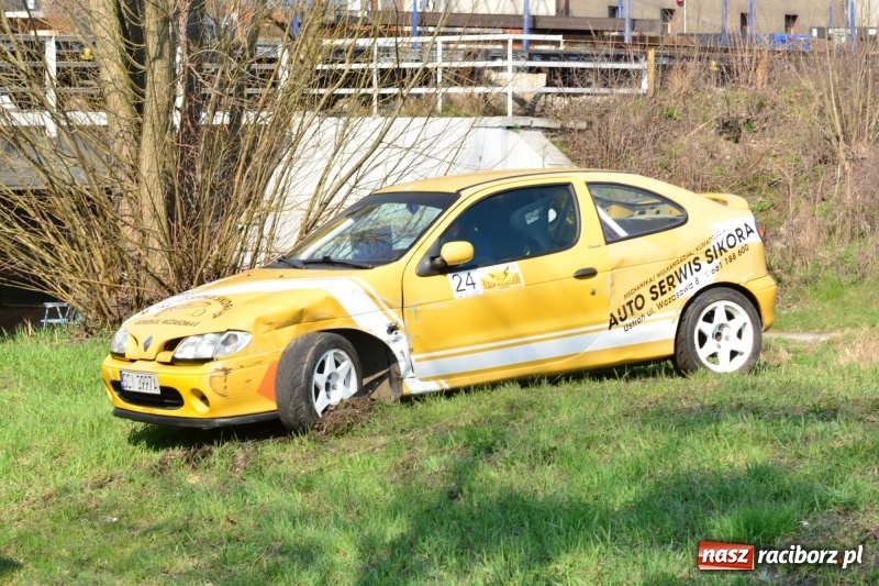 Zdjęcie w galerii na portalu naszraciborz.pl: Sporo emocji i dachowanie na trasie Rajdu o Puchar Burmistrza Kuźni Racborskiej  wiadomości z regionu