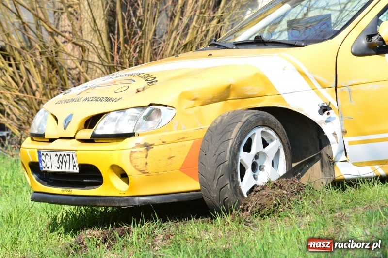 Zdjęcie w galerii na portalu naszraciborz.pl: Sporo emocji i dachowanie na trasie Rajdu o Puchar Burmistrza Kuźni Racborskiej  wiadomości z regionu