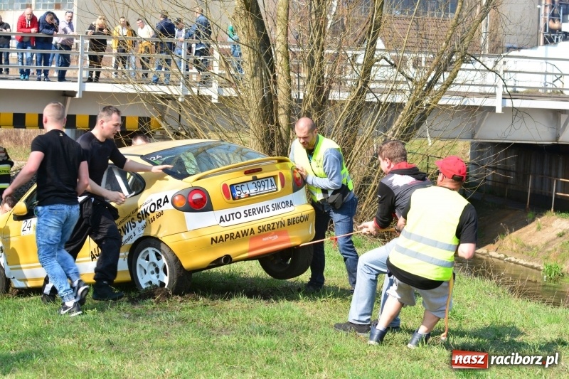 Zdjęcie w galerii na portalu naszraciborz.pl: Sporo emocji i dachowanie na trasie Rajdu o Puchar Burmistrza Kuźni Racborskiej  wiadomości z regionu