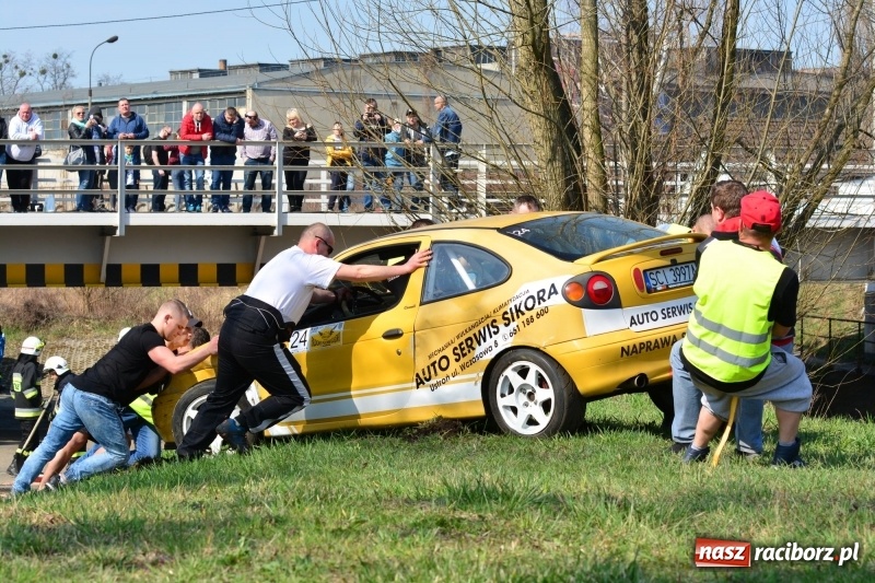 Zdjęcie w galerii na portalu naszraciborz.pl: Sporo emocji i dachowanie na trasie Rajdu o Puchar Burmistrza Kuźni Racborskiej  wiadomości z regionu