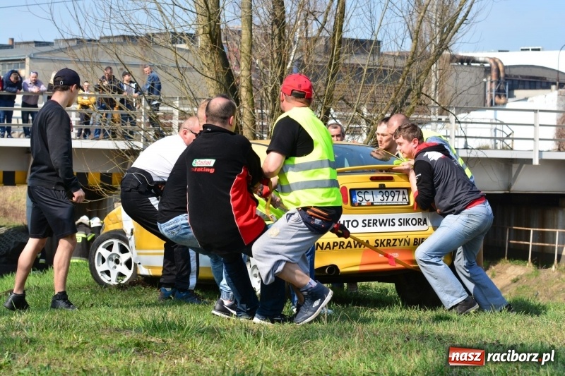 Zdjęcie w galerii na portalu naszraciborz.pl: Sporo emocji i dachowanie na trasie Rajdu o Puchar Burmistrza Kuźni Racborskiej  wiadomości z regionu