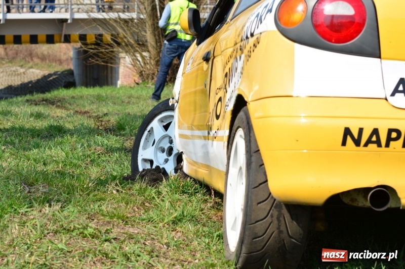 Zdjęcie w galerii na portalu naszraciborz.pl: Sporo emocji i dachowanie na trasie Rajdu o Puchar Burmistrza Kuźni Racborskiej  wiadomości z regionu