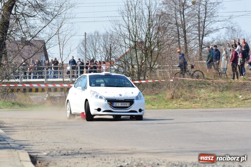 Zdjęcie w galerii na portalu naszraciborz.pl: Sporo emocji i dachowanie na trasie Rajdu o Puchar Burmistrza Kuźni Racborskiej  wiadomości z regionu