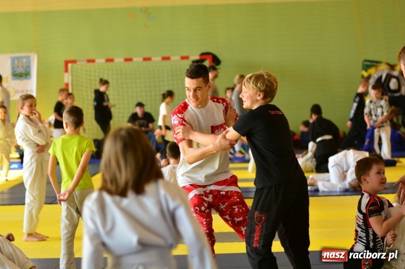 Zdjęcie w galerii na portalu naszraciborz.pl: Ju-Jitsu sportowe królowało dziś w Kuźni Raciborskiej wiadomości z regionu