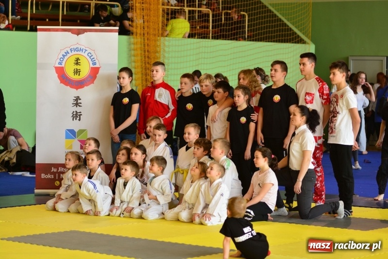 Zdjęcie w galerii na portalu naszraciborz.pl: Ju-Jitsu sportowe królowało dziś w Kuźni Raciborskiej wiadomości z regionu
