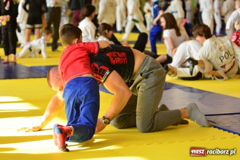 Zdjęcie w galerii na portalu naszraciborz.pl: Ju-Jitsu sportowe królowało dziś w Kuźni Raciborskiej wiadomości z regionu