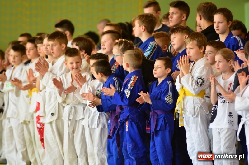 Zdjęcie w galerii na portalu naszraciborz.pl: Ju-Jitsu sportowe królowało dziś w Kuźni Raciborskiej wiadomości z regionu