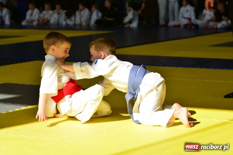 Zdjęcie w galerii na portalu naszraciborz.pl: Ju-Jitsu sportowe królowało dziś w Kuźni Raciborskiej wiadomości z regionu