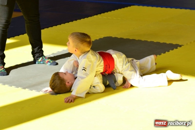 Zdjęcie w galerii na portalu naszraciborz.pl: Ju-Jitsu sportowe królowało dziś w Kuźni Raciborskiej wiadomości z regionu