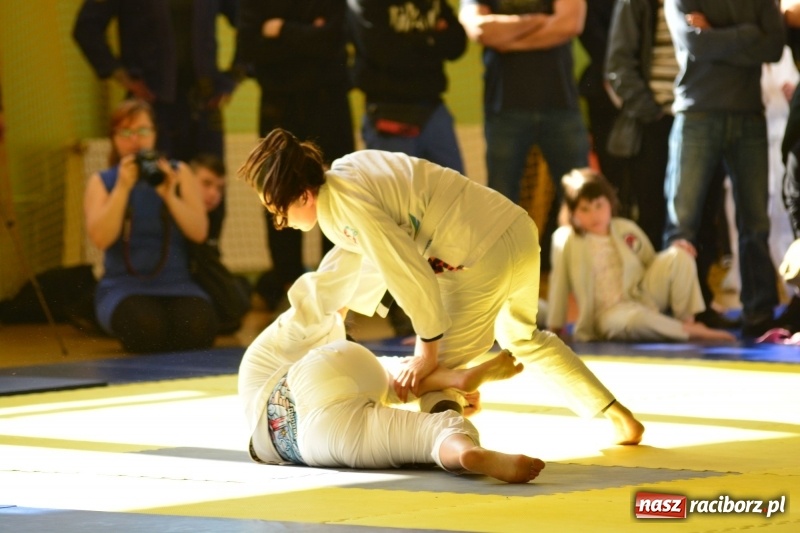 Zdjęcie w galerii na portalu naszraciborz.pl: Ju-Jitsu sportowe królowało dziś w Kuźni Raciborskiej wiadomości z regionu