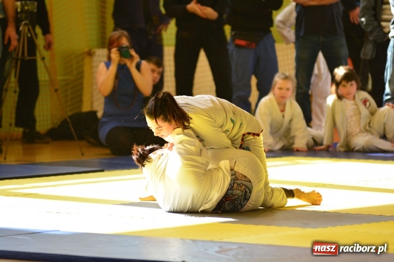 Zdjęcie w galerii na portalu naszraciborz.pl: Ju-Jitsu sportowe królowało dziś w Kuźni Raciborskiej wiadomości z regionu
