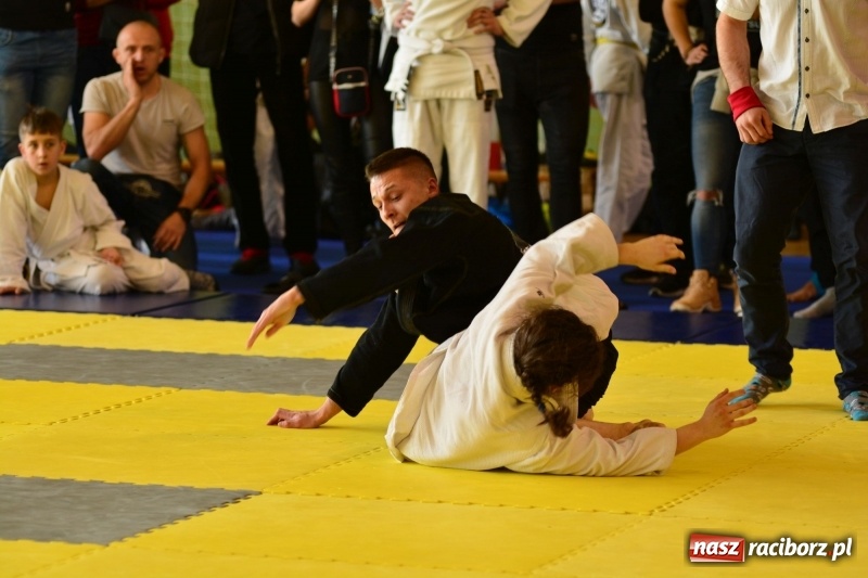 Zdjęcie w galerii na portalu naszraciborz.pl: Ju-Jitsu sportowe królowało dziś w Kuźni Raciborskiej wiadomości z regionu