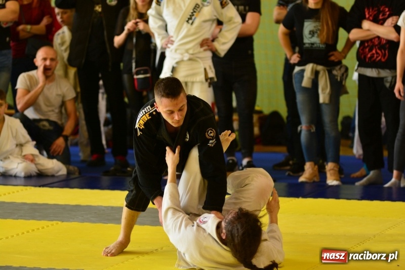 Zdjęcie w galerii na portalu naszraciborz.pl: Ju-Jitsu sportowe królowało dziś w Kuźni Raciborskiej wiadomości z regionu