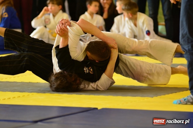 Zdjęcie w galerii na portalu naszraciborz.pl: Ju-Jitsu sportowe królowało dziś w Kuźni Raciborskiej wiadomości z regionu