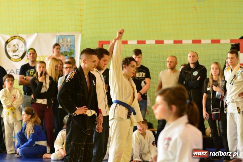 Zdjęcie w galerii na portalu naszraciborz.pl: Ju-Jitsu sportowe królowało dziś w Kuźni Raciborskiej wiadomości z regionu