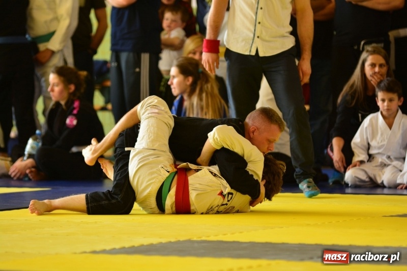 Zdjęcie w galerii na portalu naszraciborz.pl: Ju-Jitsu sportowe królowało dziś w Kuźni Raciborskiej wiadomości z regionu