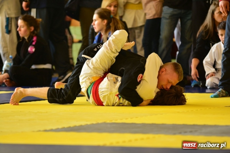 Zdjęcie w galerii na portalu naszraciborz.pl: Ju-Jitsu sportowe królowało dziś w Kuźni Raciborskiej wiadomości z regionu
