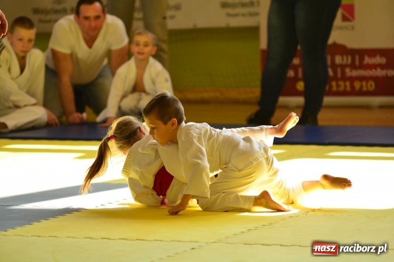 Zdjęcie w galerii na portalu naszraciborz.pl: Ju-Jitsu sportowe królowało dziś w Kuźni Raciborskiej wiadomości z regionu