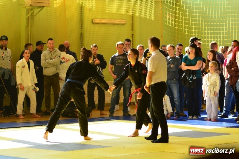 Zdjęcie w galerii na portalu naszraciborz.pl: Ju-Jitsu sportowe królowało dziś w Kuźni Raciborskiej wiadomości z regionu