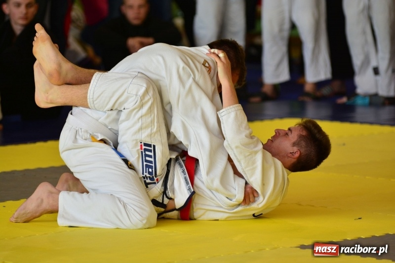 Zdjęcie w galerii na portalu naszraciborz.pl: Ju-Jitsu sportowe królowało dziś w Kuźni Raciborskiej wiadomości z regionu