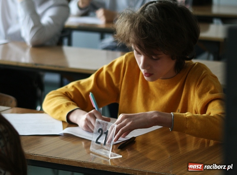 Zdjęcie w galerii na portalu naszraciborz.pl: Kolejna edycja Powiatowego Konkursu Wiedzy o Społeczeństwie za nami  wiadomości z regionu