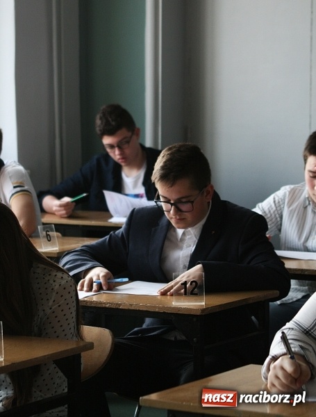 Zdjęcie w galerii na portalu naszraciborz.pl: Kolejna edycja Powiatowego Konkursu Wiedzy o Społeczeństwie za nami  wiadomości z regionu
