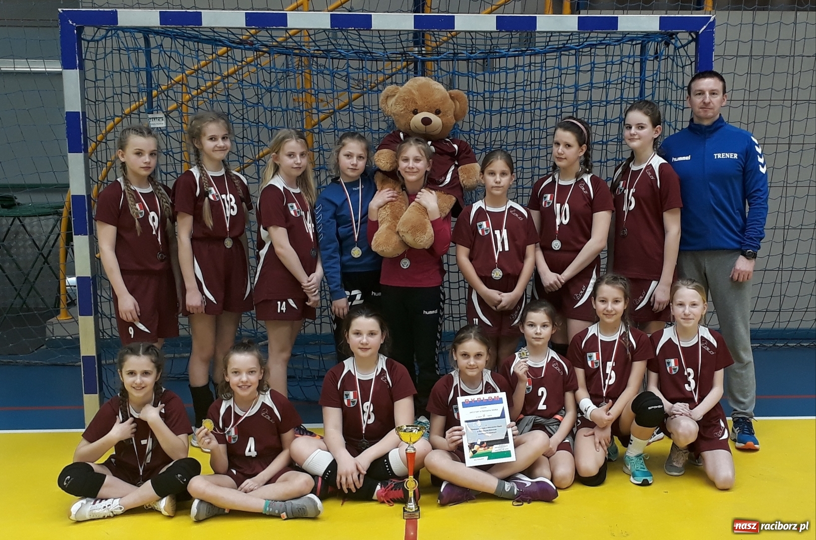 Zdjęcie w galerii na portalu naszraciborz.pl: Szczypiornistki z Pietrowic wicemistrzyniami Śląska wiadomości z regionu