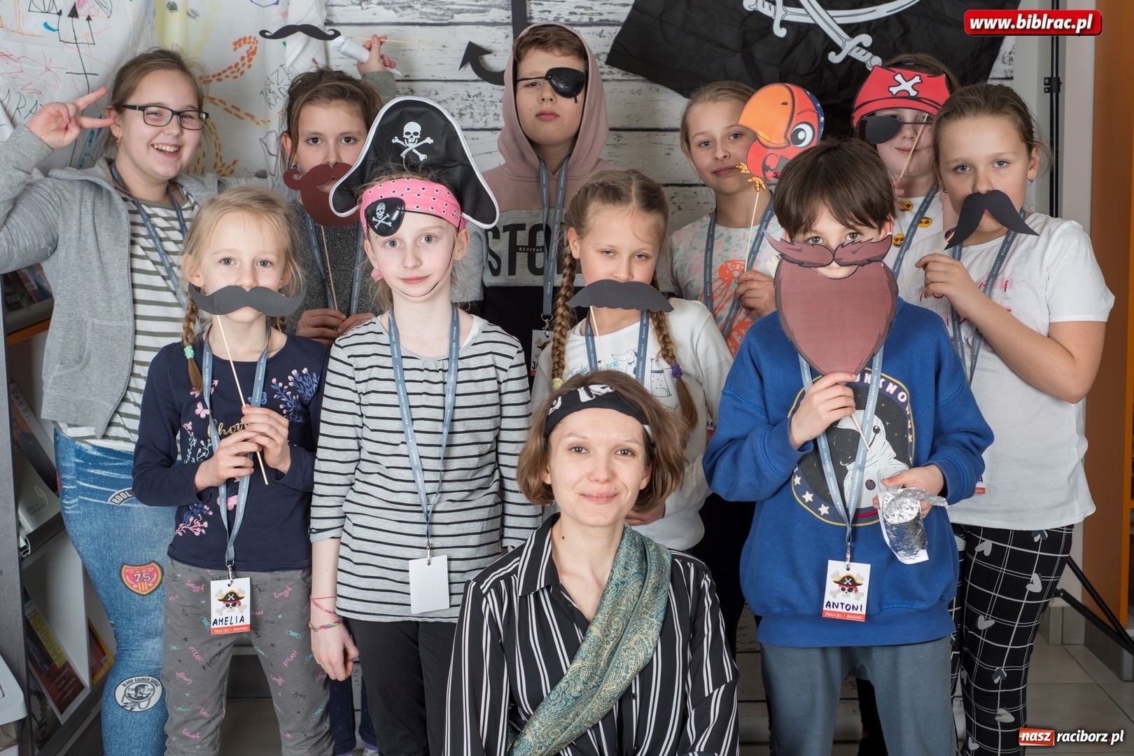 Zdjęcie w galerii na portalu naszraciborz.pl: Ahoj, przygodo! Piracka Noc z Andersenem w bibliotece wiadomości z regionu